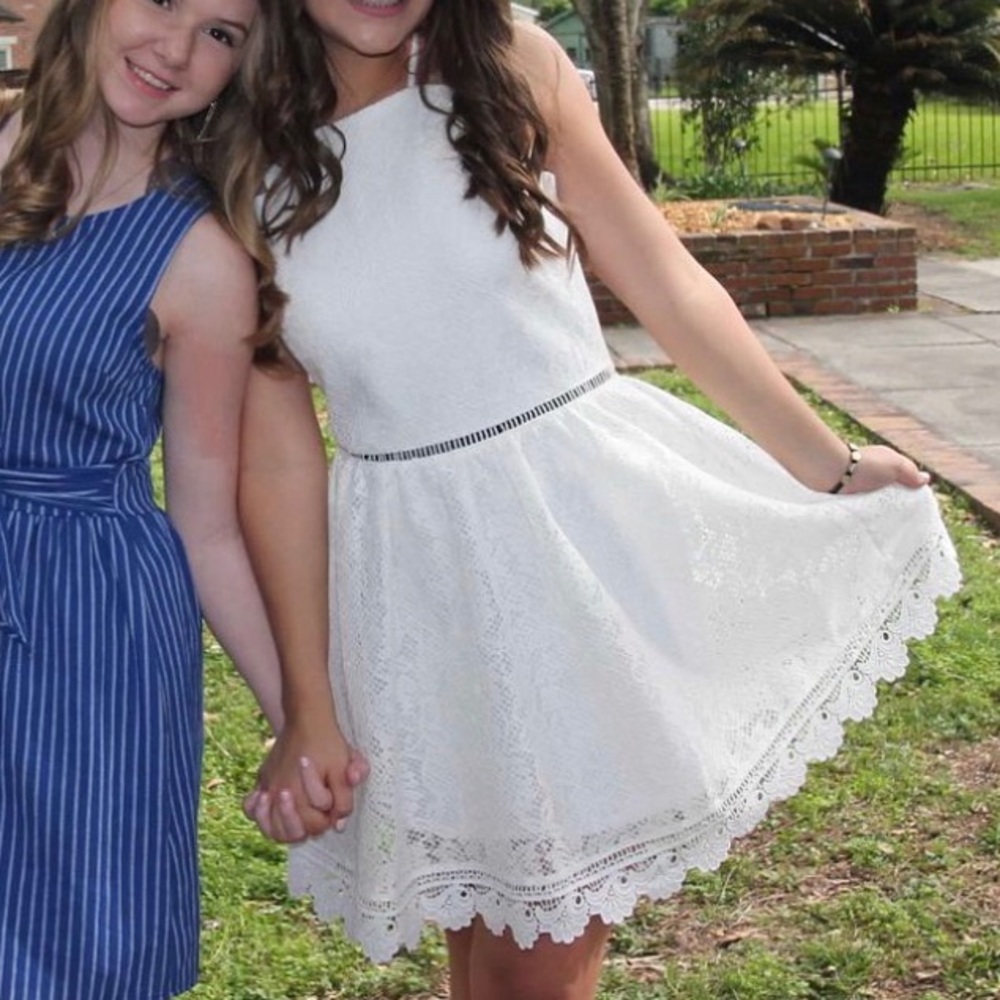 BOUTIQUE White lace dress